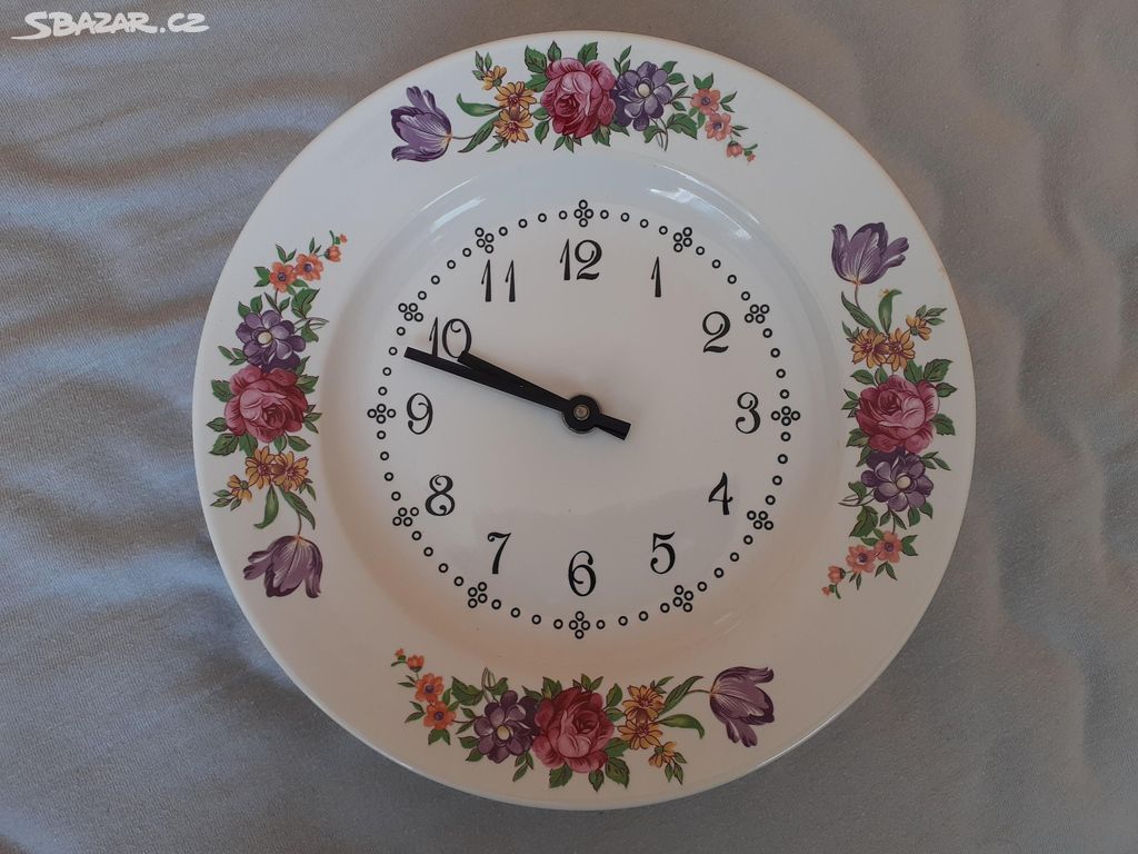 Nástěnné porcelánové hodiny Elton Quartz retro.