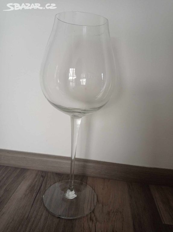 Maxi sklenice na víno, obsah asi 1 litr