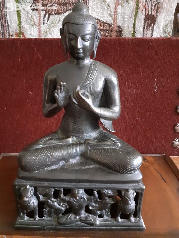 Budha, bronzová socha