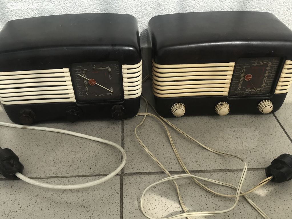 2 x staré Bakelitové rádio TESLA Talisman 306U