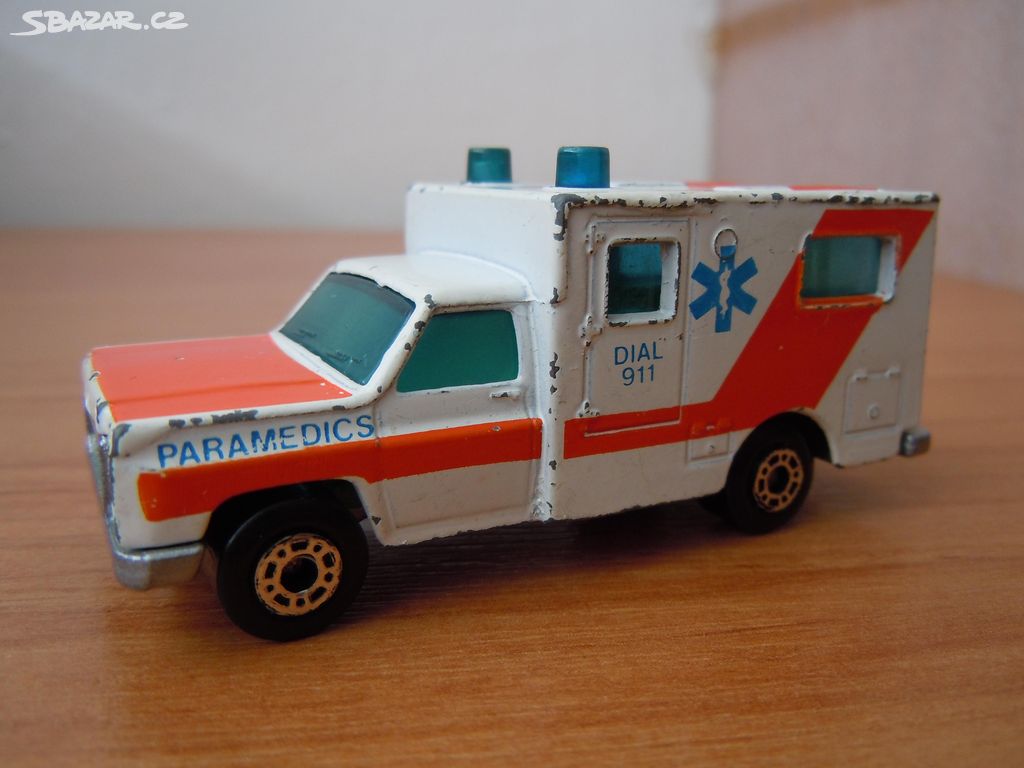 model Ambulance , sanitka , paramedics , Matchbox.