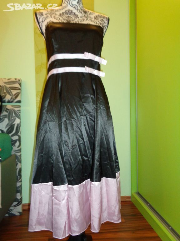 Krásné černorůžové lesklé společenské šaty