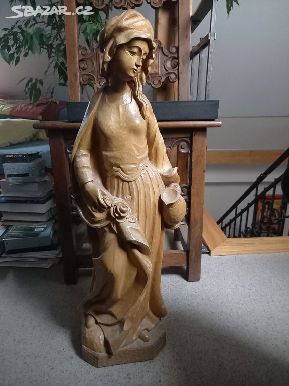 Dřevěná socha dívky s džbánem - dřevořezba 72 cm