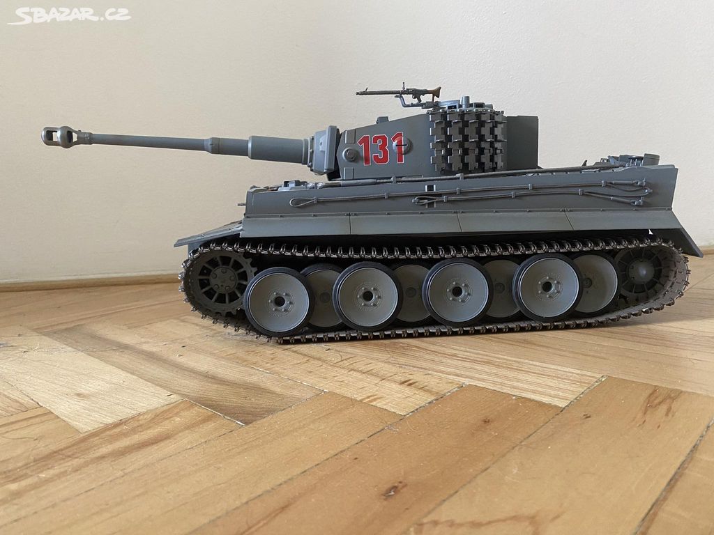 RC Tank Tiger 1 (zimní kamufláž světle šedá)