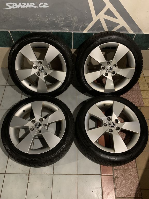 Alu kola Škoda R17 5X112 ZIMNÍ PNEU 225/45 PIRELLI