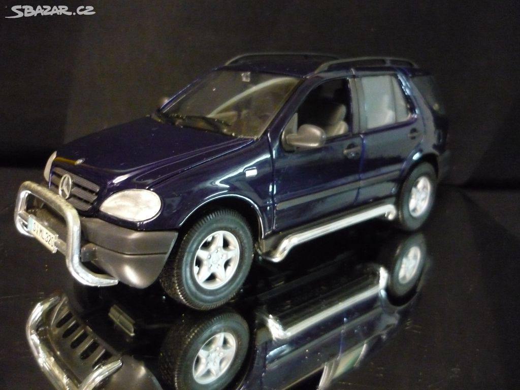 Mercedes Benz ML 320 modrý Maisto 1/18