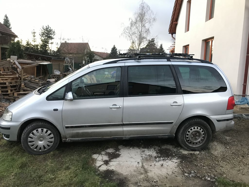 VW Sharan 1,9tdi 85kw 6.kvalt,r.v.2005,7míst,tažné