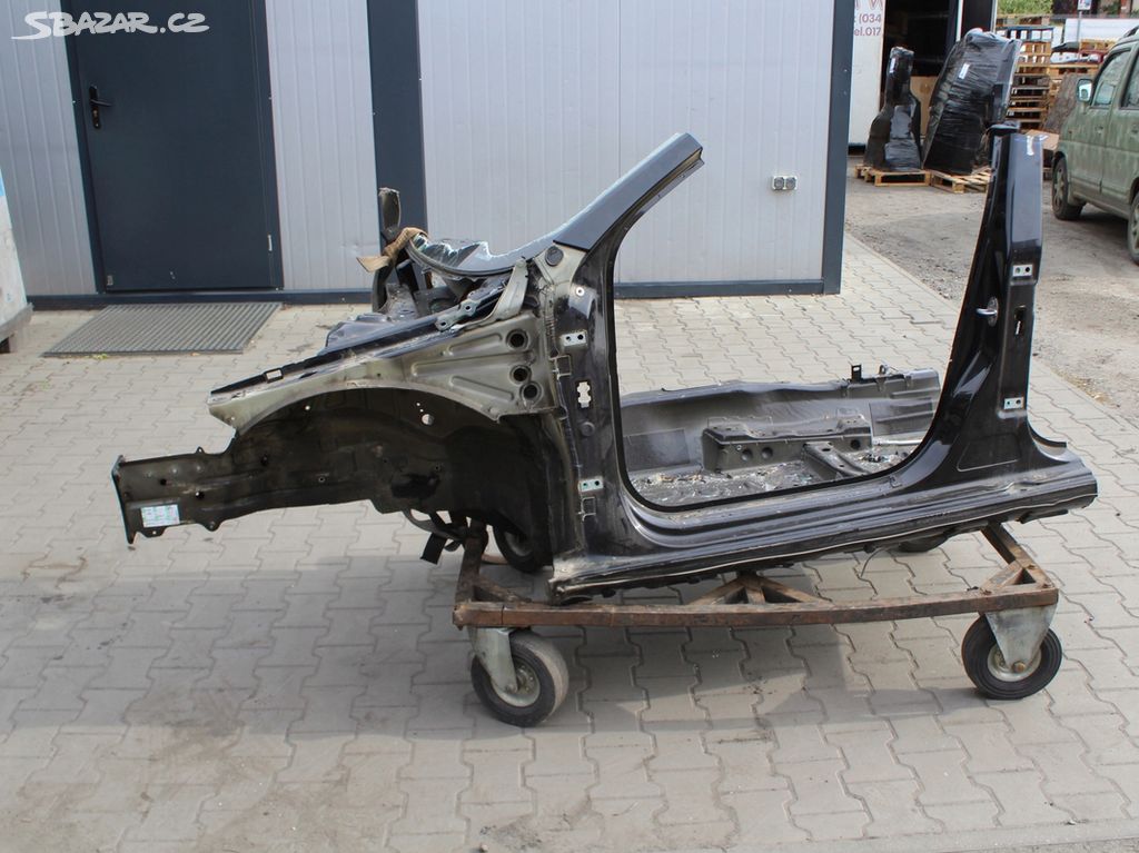 Škoda Octavia III levá přední část karoserie