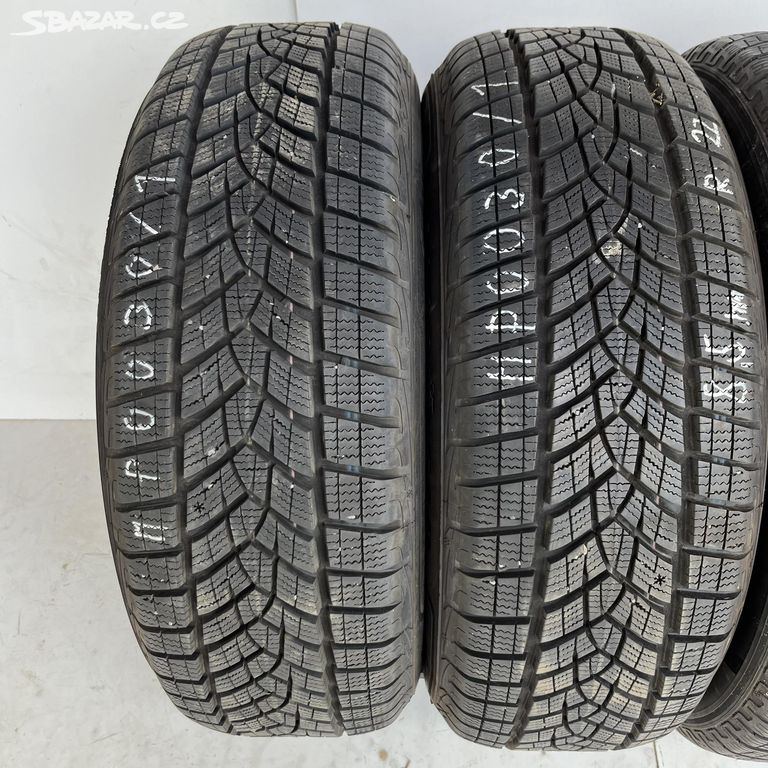 ZIMNÍ PNEUMATIKY 215/65R17 GOODYEAR 8,5mm 2022