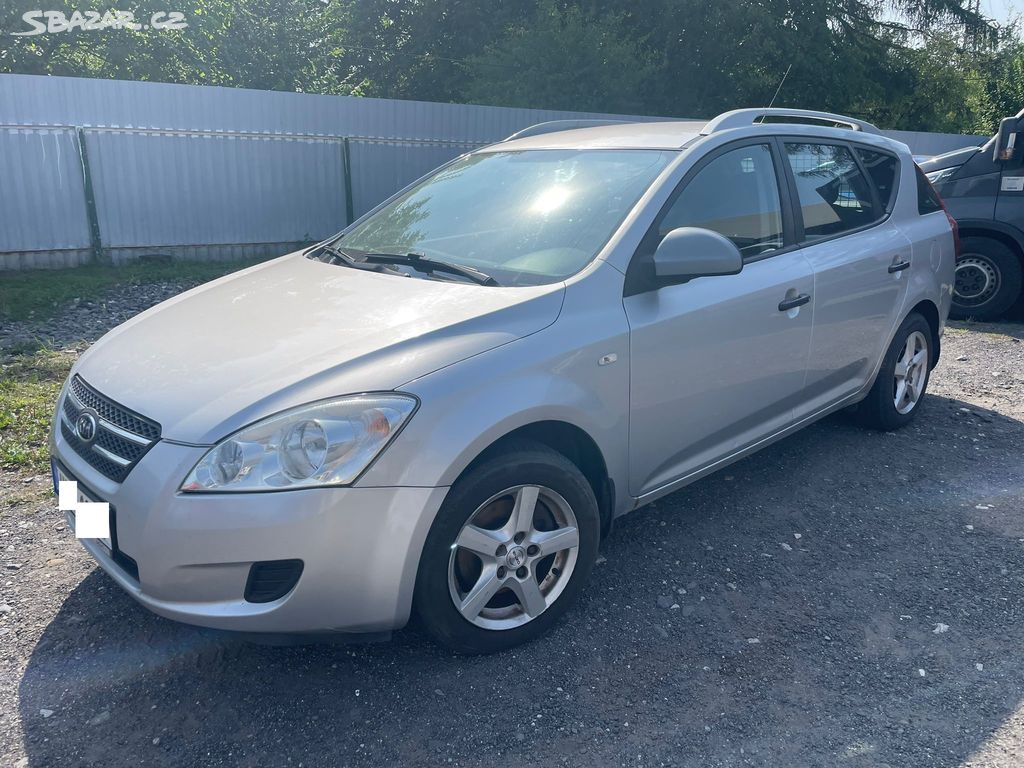 Kia Ceed 1.6i 92kw, r.2008, klima, 2. majitel