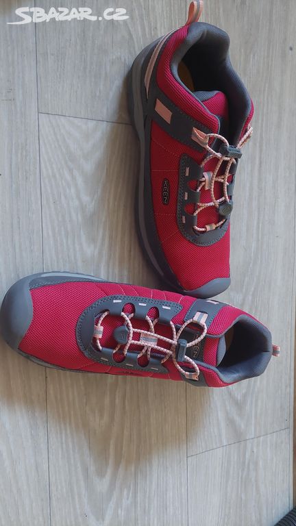 Keen botasky vel. 39