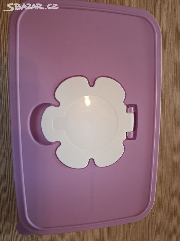 Tupperware box na vlhčené ubrousky