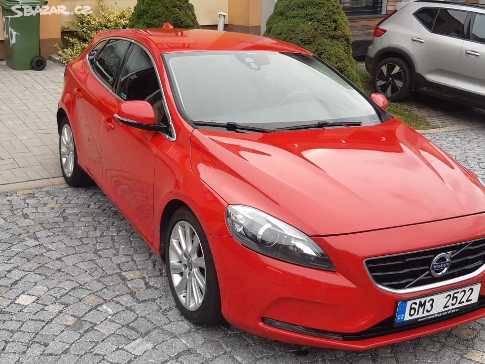 Volvo V40 2,0 D4, nafta, 140 kW, rok 2012