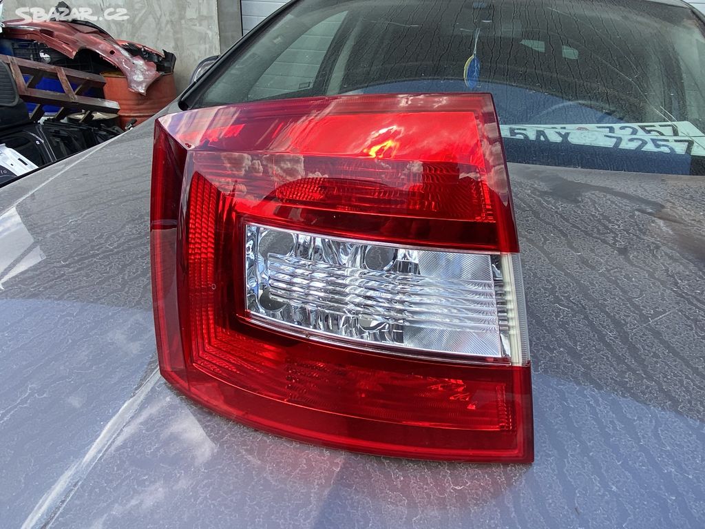 Škoda Rapid Spaceback 2012-17 levá zadní lampa