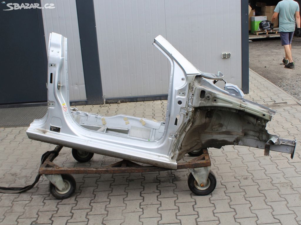 Škoda Fabia III pravá přední část karoserie LA7W