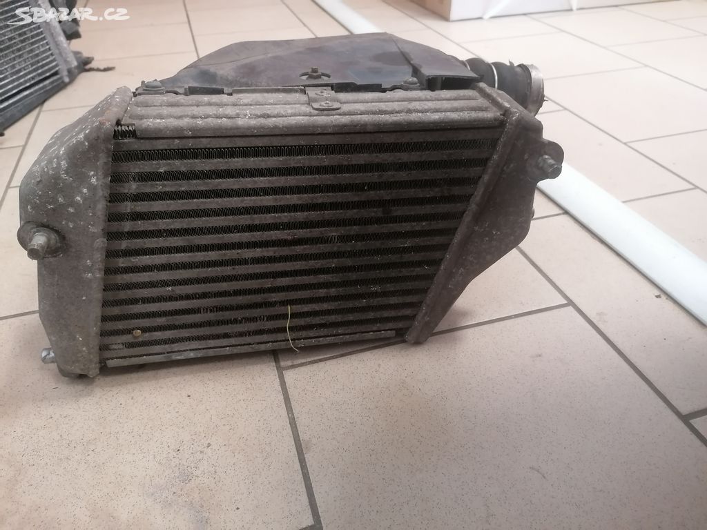 Audi A8 - Chladič intercooler pravý