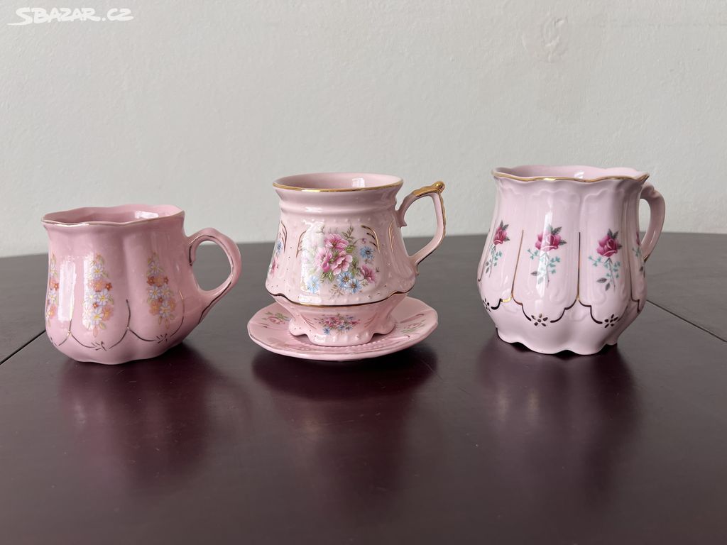 Hrnky z růžového porcelánu