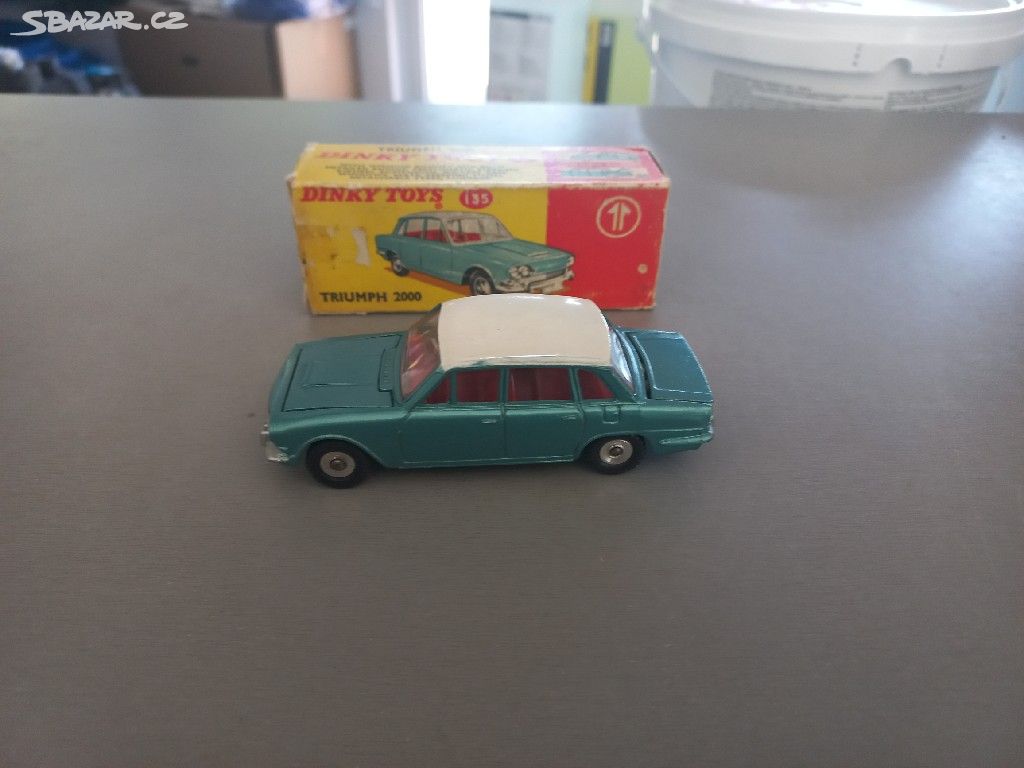 DINKY toys no.135 Triumph 2000