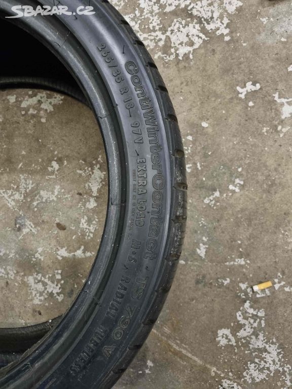 2ks zimních Continental pneu 235/35 R18 (5-6mm)