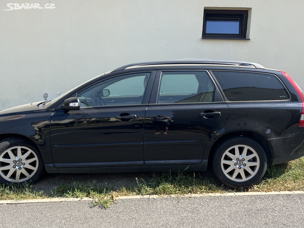 VOLVO V50