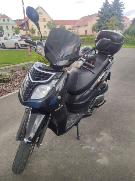 Skútr Benelli Cafenero 125