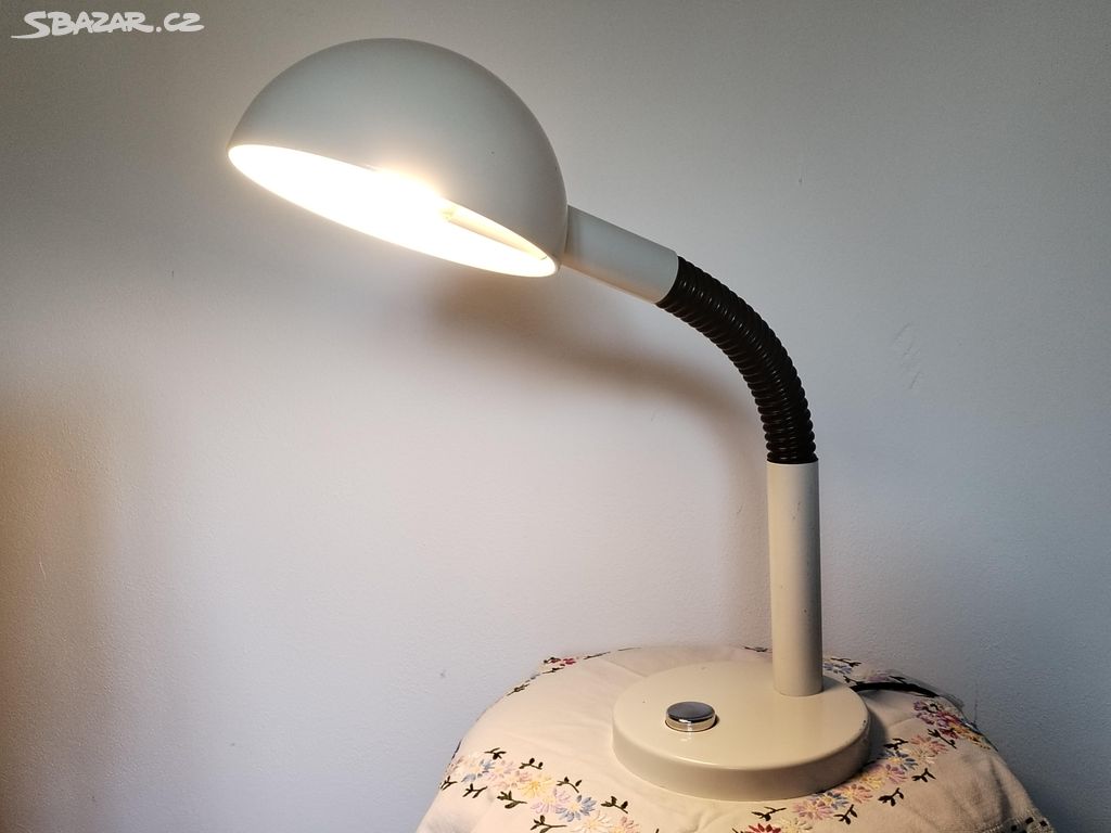 retro stolní lampa