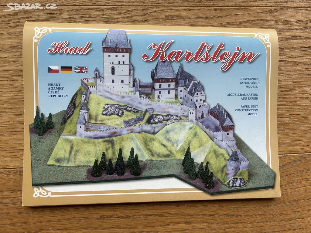 Papirovy model hrad Karlstejn