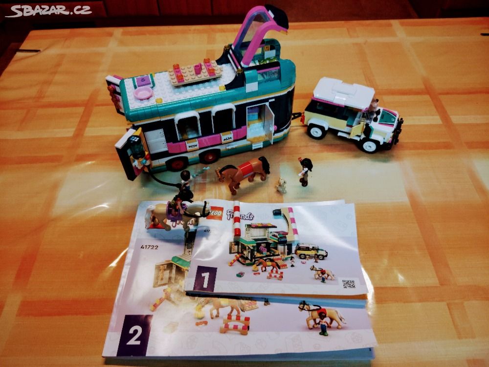 LEGO Friends Auto s přívěsem pro koně 41722