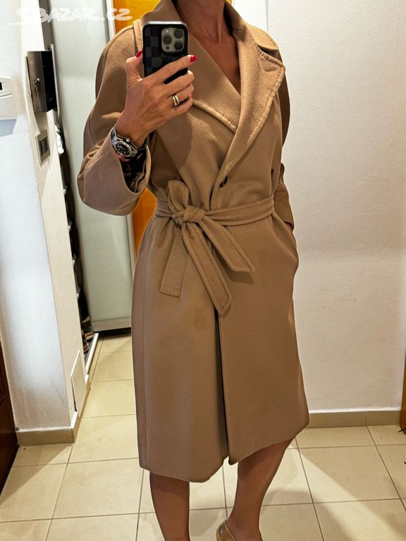 Flaušový kabát zn. Max Mara vel. 36