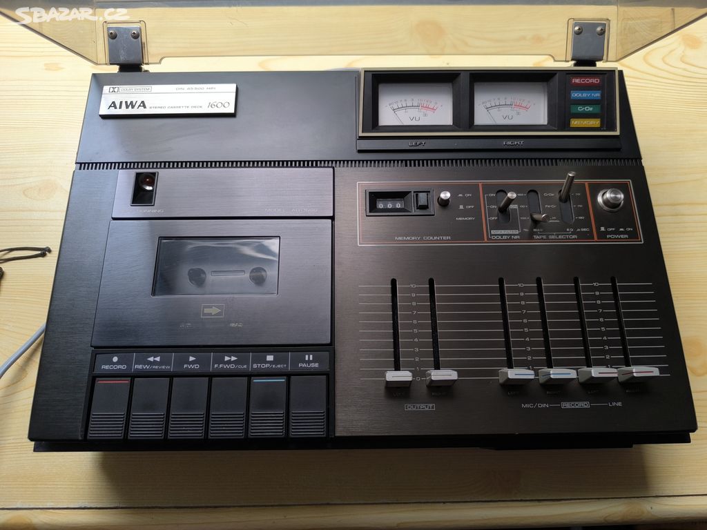 Pěkný kousek HiFi Cassette Deck AIWA AD-1600