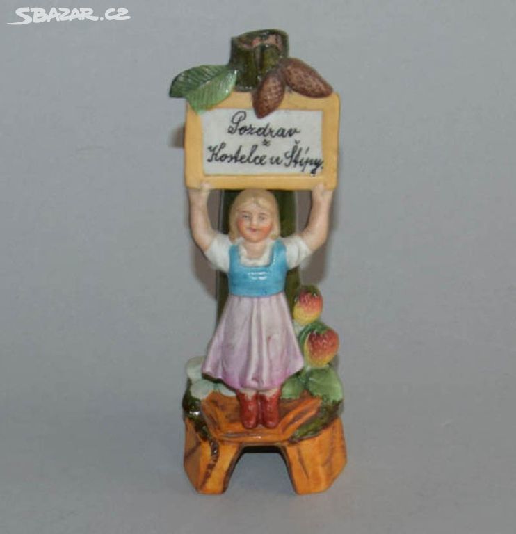 starožitná plastika děvčátko s cedulí biskvit