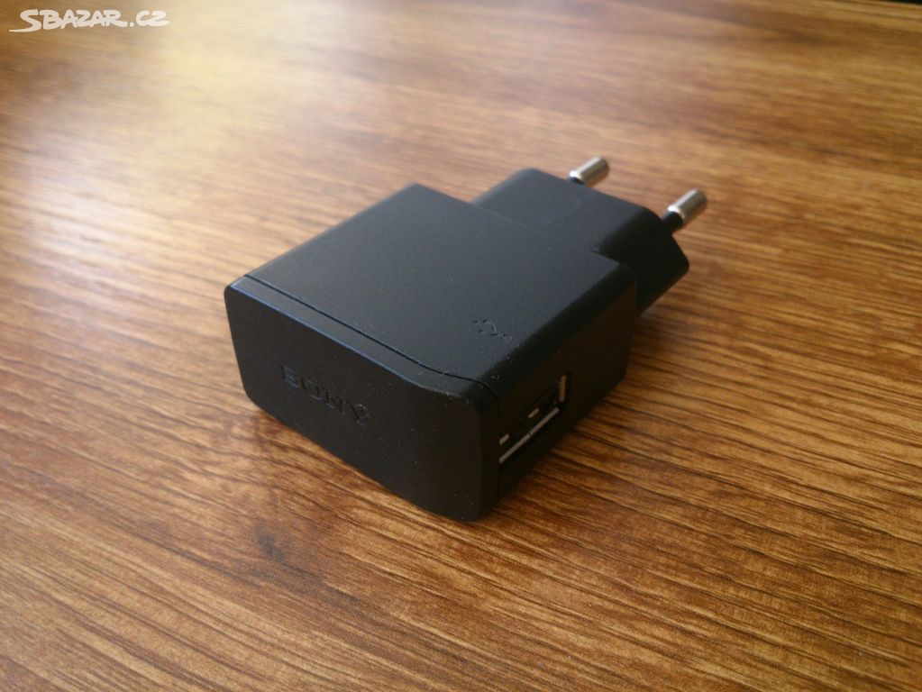 USB nabíječka Sony Xperia ,viz foto. + kabel