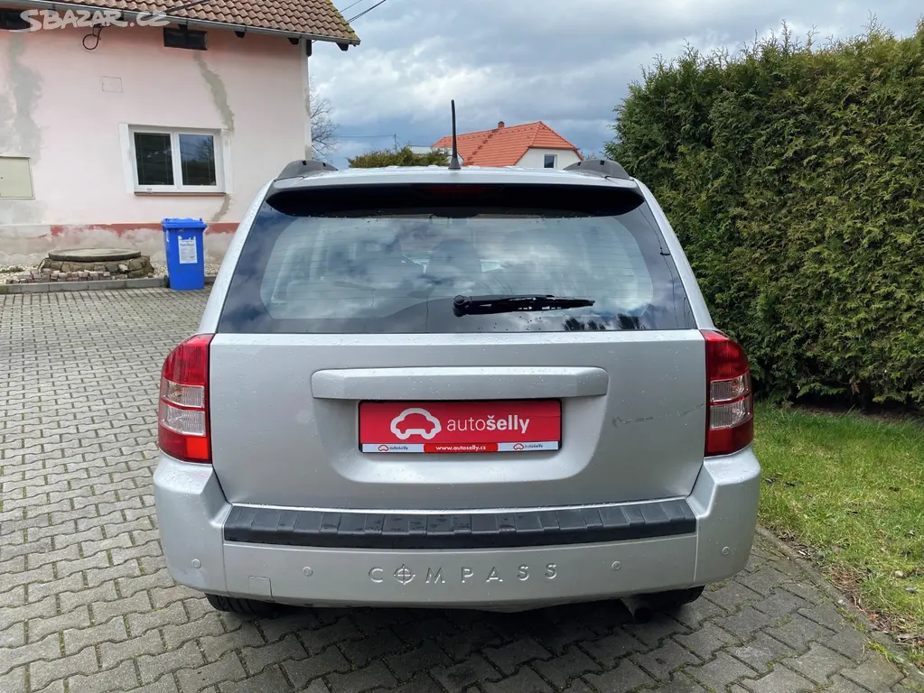JEEP COMPASS 2,0 TDI LIMITED / 4X4 / 2007 - fotka 4