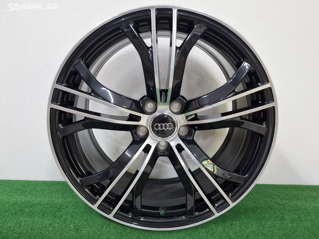 Audi R8  Alu kola 19   Originál  Nové 420601025 AR