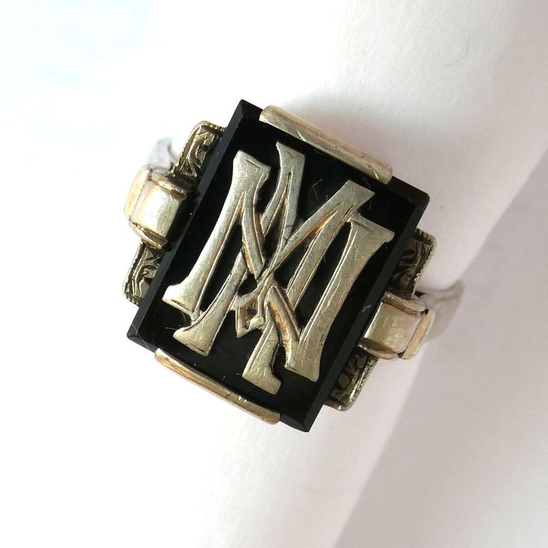 R-U Ag prsten s monogramem, onyx, vel. 55, 3,32 g