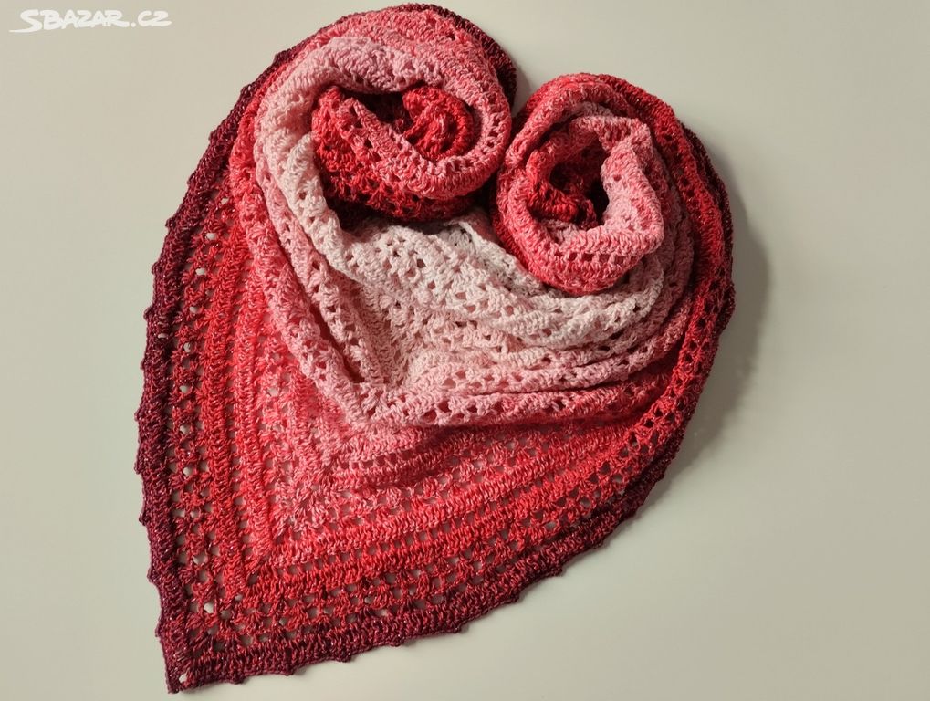 Šátek-pléd háčkovaný "Srdečná červená"