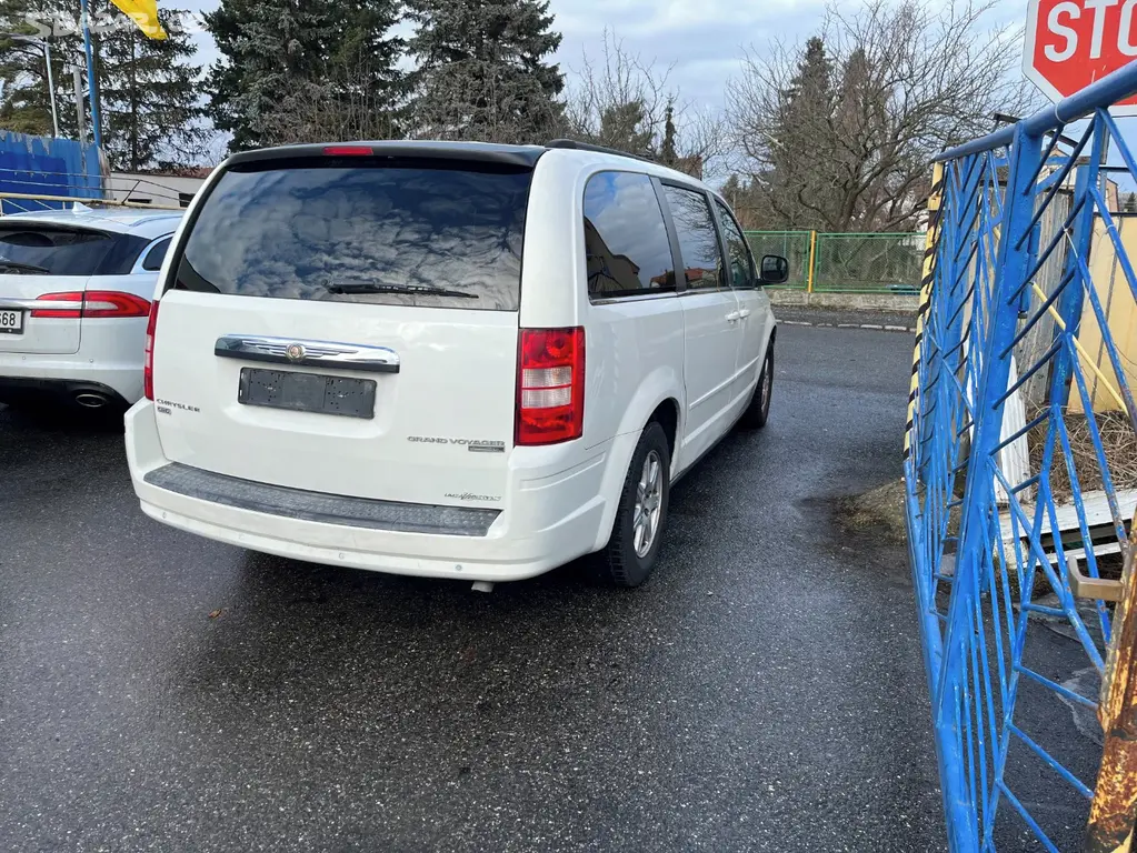 Chrysler Grand Voyager 2.8 CRDI, 7 sedaček automat - fotka 5
