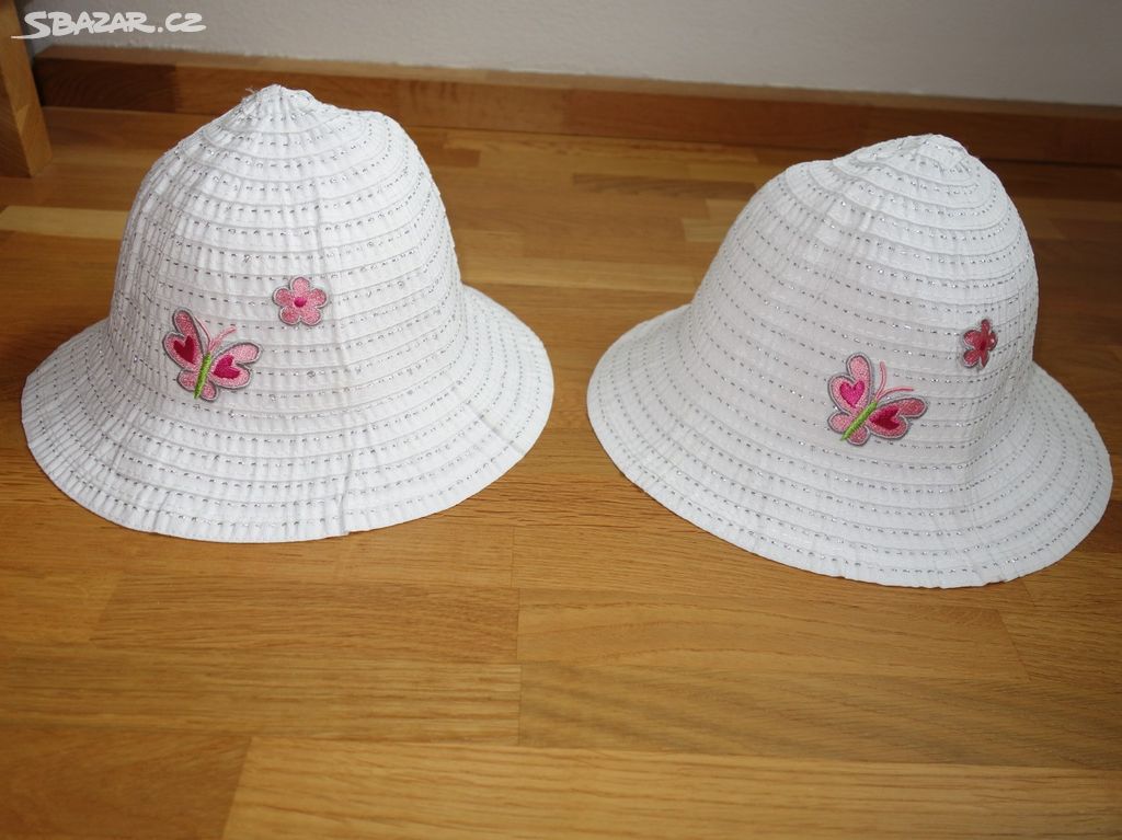 2x bílý letní klobouček pro dvojčata obvod 52/52