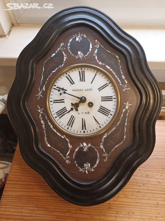 Nástěnné hodiny z 19. století