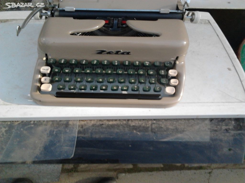 Prodám psací stroj pro sběratele.Číslo 3.