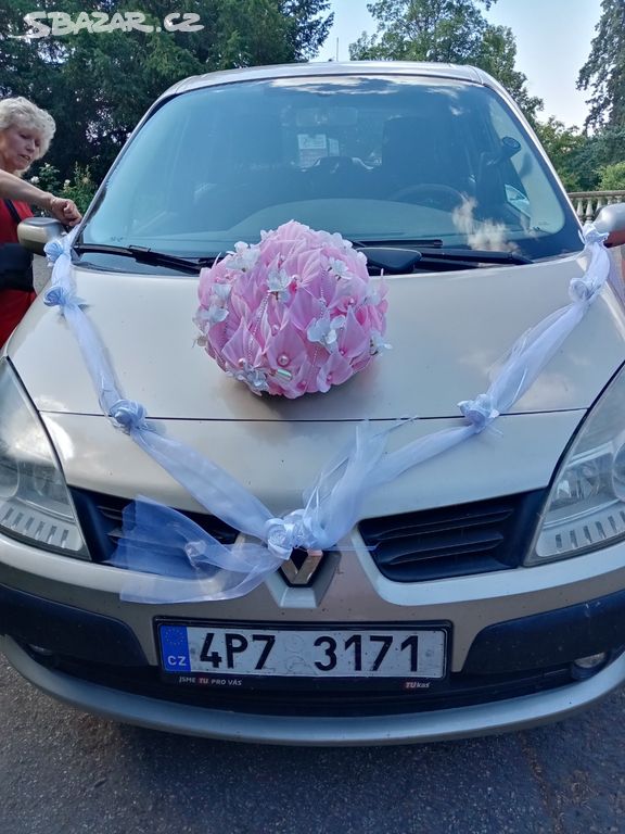 Svatební kytice na auto