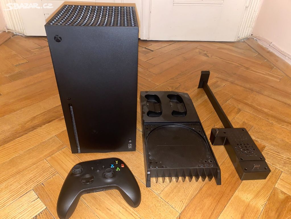 Xbox Series X - V ZÁRUCE + nabíjecí stanice