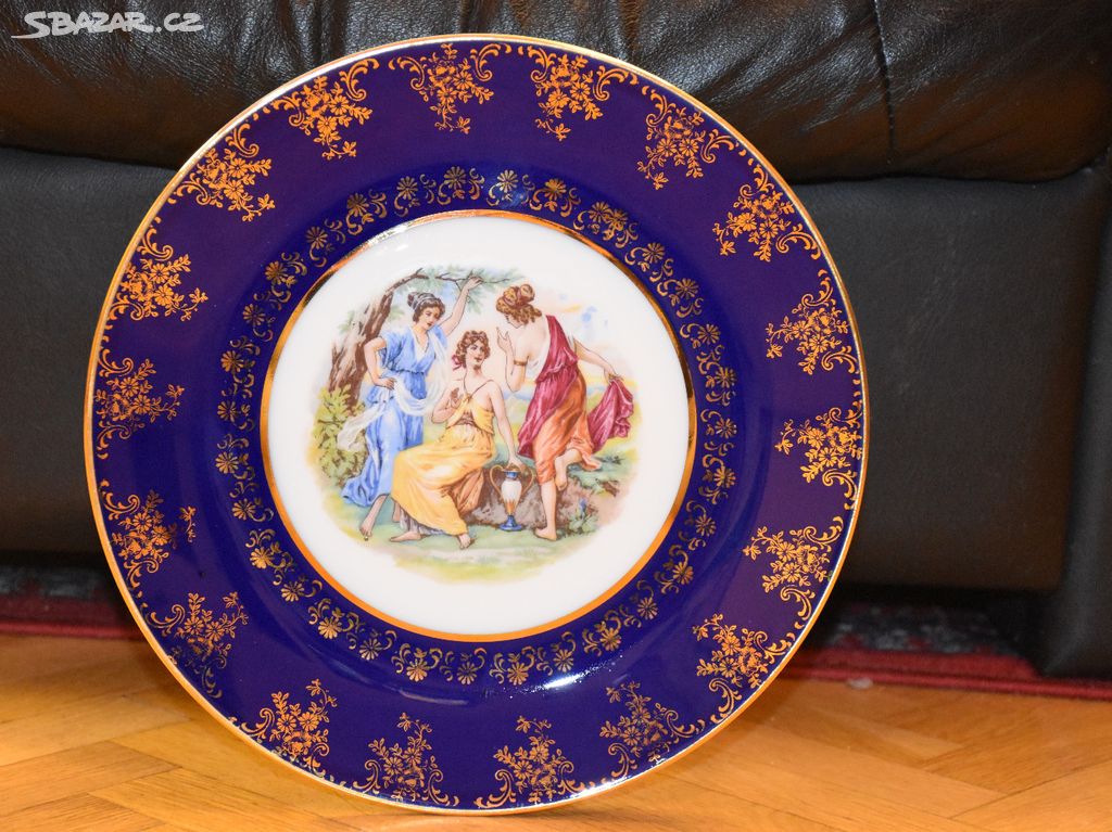 modrý porcelánový talíř ručně malovaný