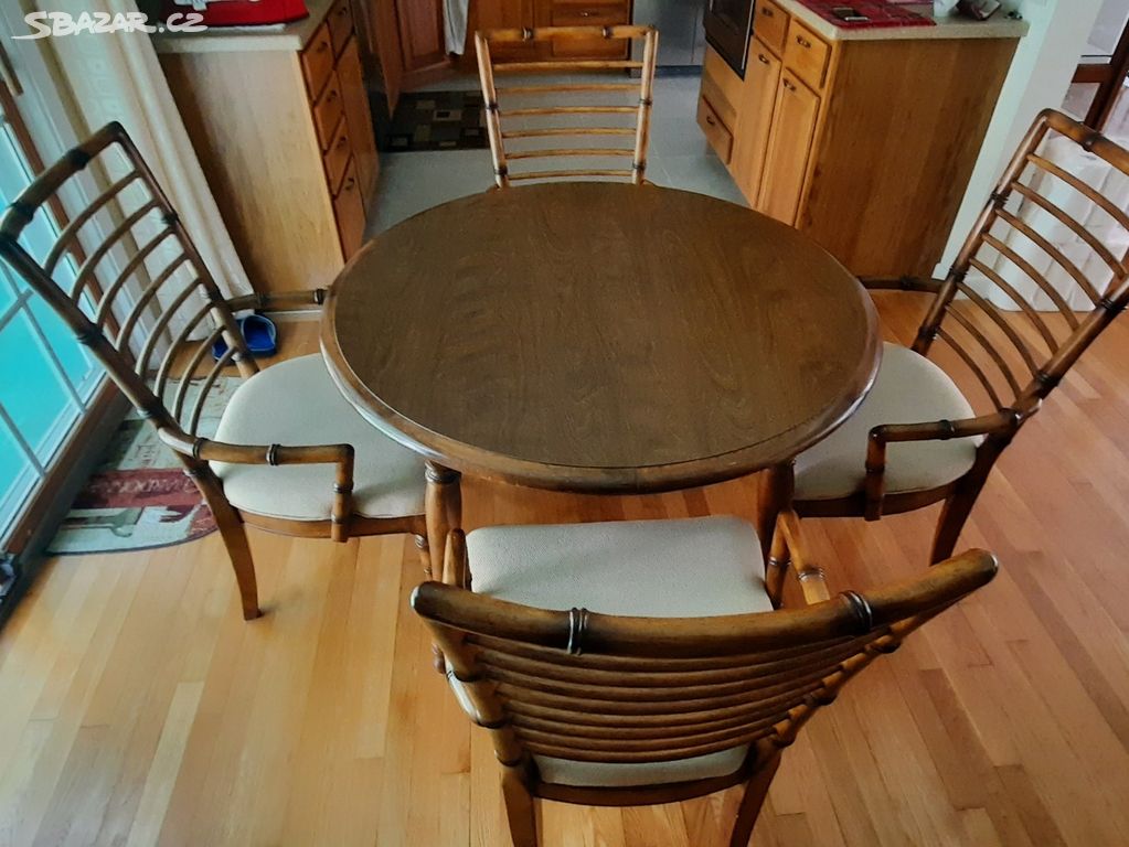 Kulatý stůl jídelní, rozkládací + 4 židle, masív