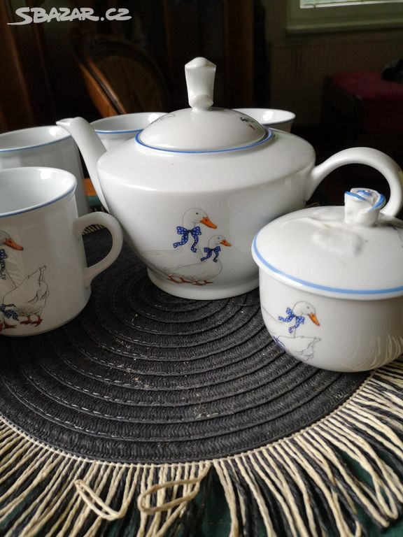 porcelánové nádobí s husami značeno