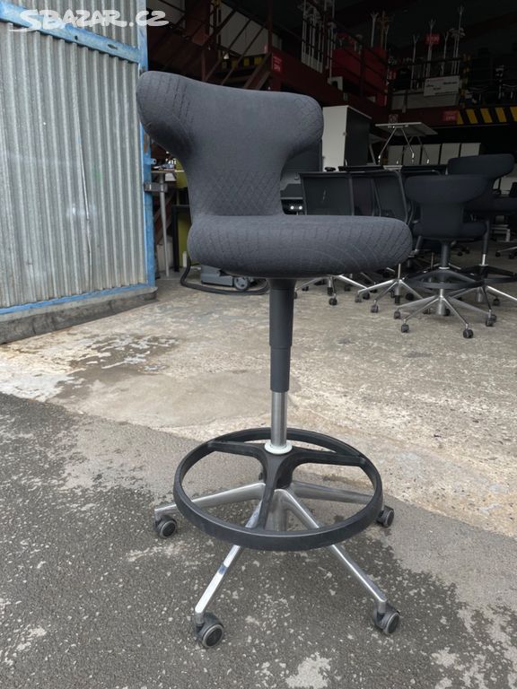 Designové kancelářské židle Vitra Pivot High Stool