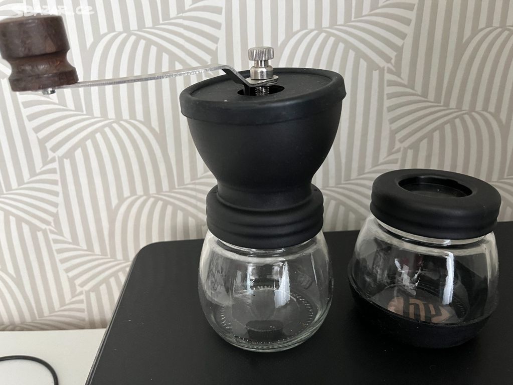 Ruční mlýnek na kávu Hario Skerton Plus