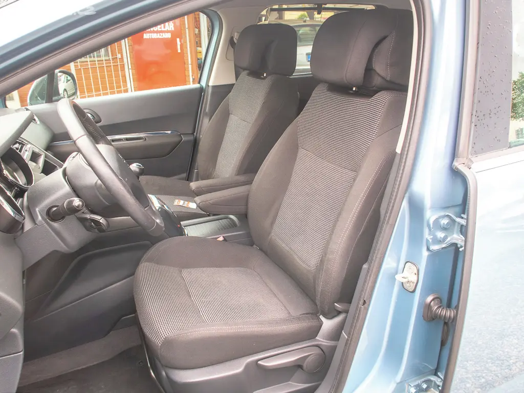 Peugeot 5008 2.0HDI 110KW NAVI 7sedadel - fotka 6