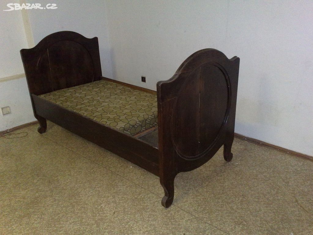 Starožitná postel