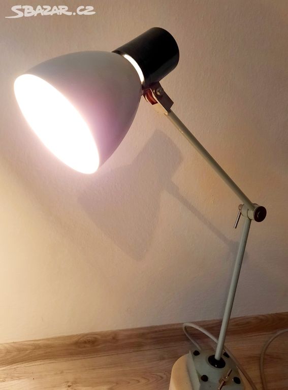 Industriální lampa typ 1104 30 , vyrobil LIDOKOV
